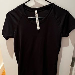 Lululemon Swiftly Tech Short-Sleeve Shirt 2.0
Race Length